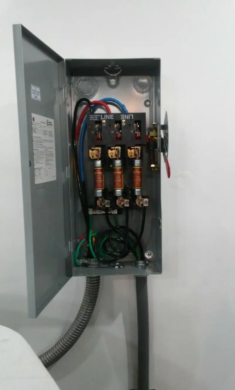Three-phase disconnect switch installed for Smoke Detector Installation in La Cienega